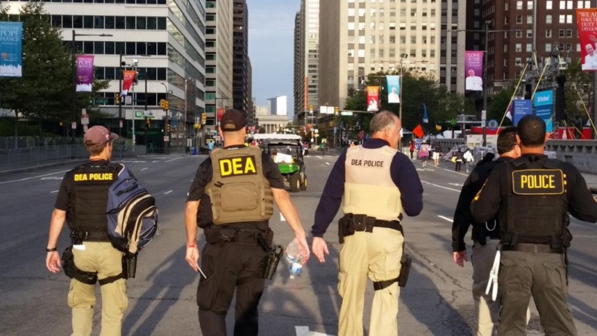 La Administración para el Control de Drogas (DEA, por sus siglas en inglés) llevó a cabo un megaoperativo contra el Cártel de Sinaloa, resultando en la detención de 51 personas en los estados estadounidenses de Kentucky, Tennessee y Virginia Occidental.  