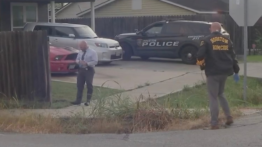 Un niño, de 10 años, de Houston, en Texas (EEUU), murió después de recibir un disparo, cuando participaba junto a varios amigos en una broma inspirada en el reto viral de TikTok conocido como Door Kicking Challenge.  