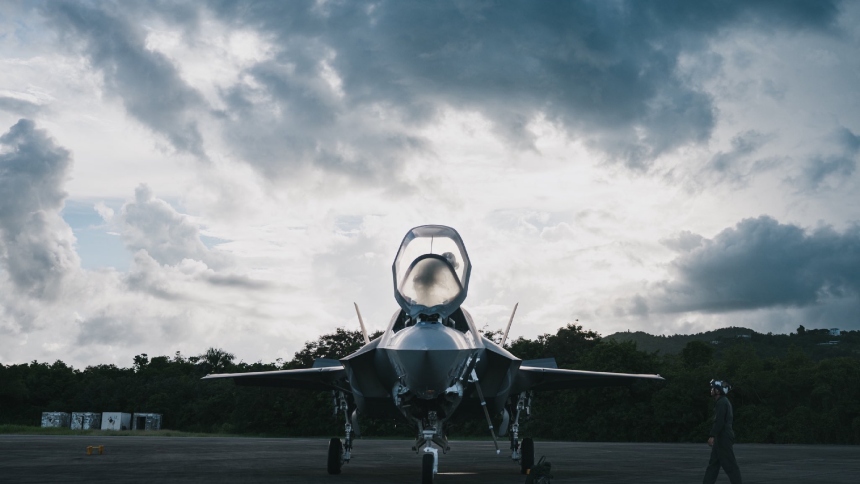 En una maniobra que marca un giro estratégico en la política de seguridad regional, Estados Unidos confirmó el despliegue de cazas F-35B Lightning II en Puerto Rico como parte de su ofensiva contra el narcotráfico en el Caribe.  