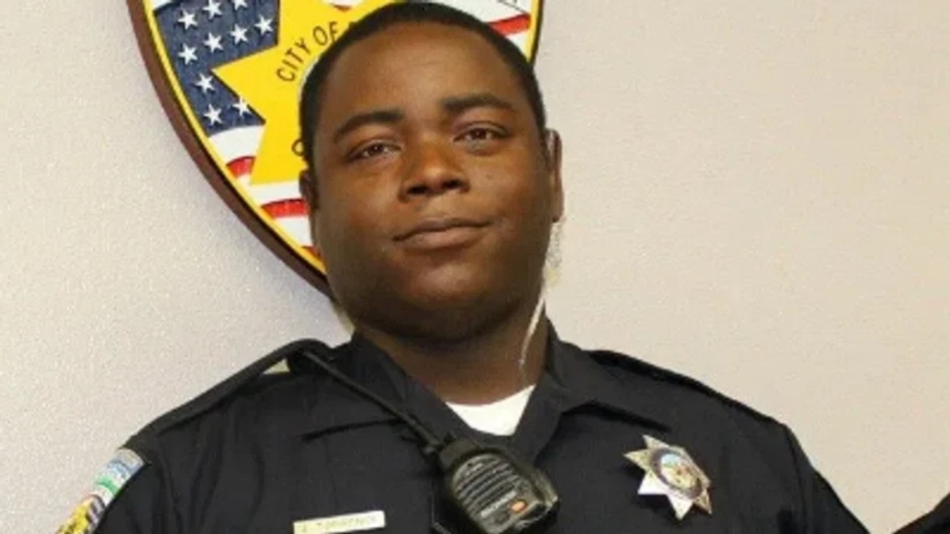 Un jurado federal del Distrito Este de California (EEUU) impuso dura condena al exoficial J. DeShawn Torrence, de 41 años, por agredir sexualmente a cuatro mujeres mientras ejercía funciones oficiales como policía en la ciudad de Sanger.  