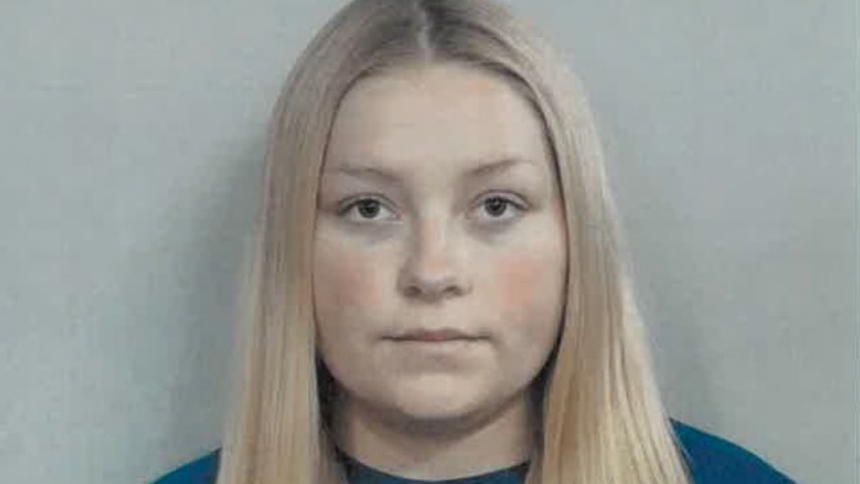 Un estremecedor hecho sacudió a la comunidad de la Universidad de Kentucky (EEUU), cuando trascendió la noticia de que Laken Ashlee Snelling, estudiante de último año y miembro del equipo de porristas acrobáticas de la institución, fue arrestada tras el hallazgo del cadáver de un bebé en su domicilio.