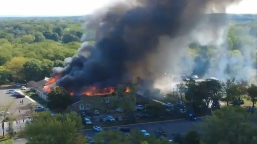 HORROR EN MICHIGAN: Tiroteo dentro de iglesia dejó al menos dos muertos y ocho heridos, el agresor también incendió el lugar