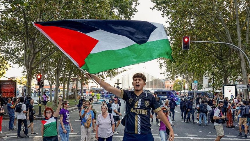 VIDEOS: Manifestantes propalestinos interrumpieron la última etapa de la Vuelta a España