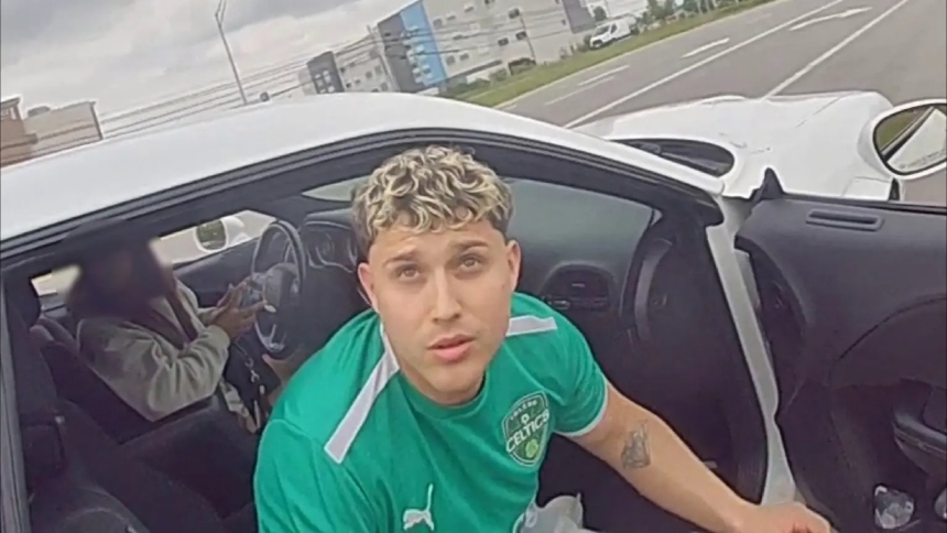 Un caso insólito dejó atónitos a la comunidad de Perrysburg, Ohio (EEUU), donde Anthony Emmanuel Labrador-Sierra, un migrante venezolano de 24 años, se hizo pasar por un adolescente de 16 para inscribirse en una escuela secundaria.  