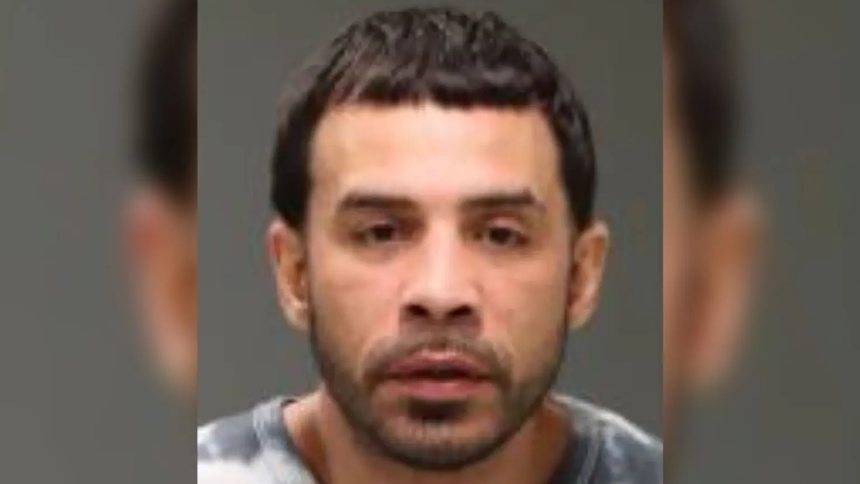 Le dejó su número de teléfono a mujer que abusó en la calle "para seguir en contacto" y así lo localizó la Policía