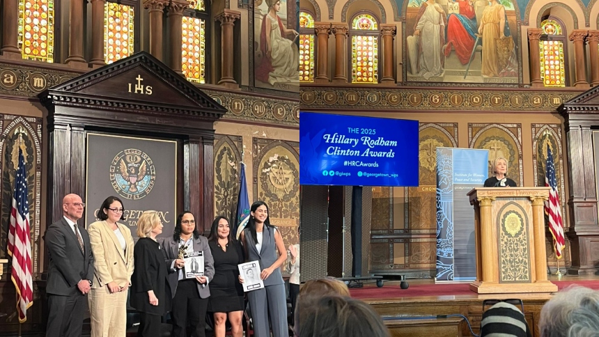 En una ceremonia celebrada este martes, 14 de octubre, en el Instituto para la Mujer, la Paz y la Seguridad de la Universidad de Georgetown, la exsecretaria de Estado de EE UU Hillary Clinton, se entregó el prestigioso Premio Hillary Rodham Clinton a un grupo de mujeres venezolanas que han sido presas políticas.