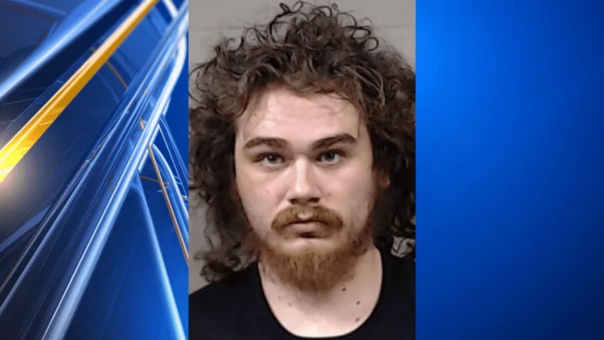 Una discusión aparentemente trivial sobre cómo lavar la ropa terminó en tragedia en Wichita, en Kansas (EEUU), cuando Isaiah Langkiet, de 24 años, atacó brutalmente hasta la muerte a su abuela, Elvera Langkiet, de 64 años.  