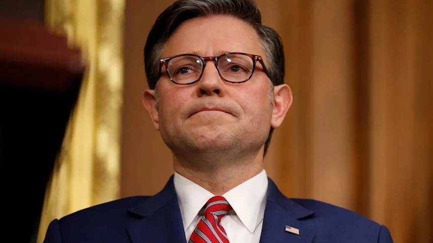  En el decimotercer día del cierre del gobierno estadounidense, Mike Johnson, presidente de la Cámara de Representantes, dijo este lunes, 13 de octubre, que el mismo podría convertirse en el más largo de la historia.  