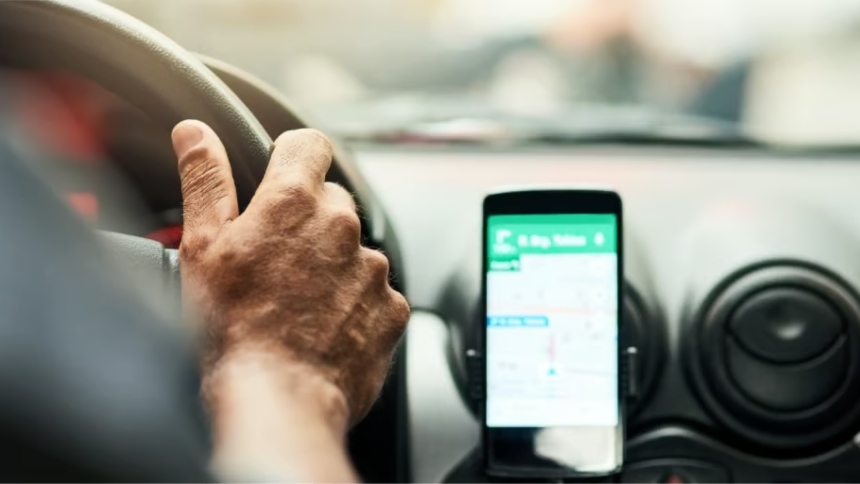 Un conductor de Uber terminó arrestado en las últimas horas después de presuntamente agredir sexualmente a una mujer, a quien llevó en su auto el año pasado en Miami Beach, según reveló una declaración jurada. 