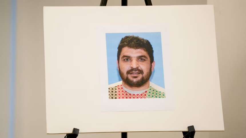 El ciudadano afgano Rahmanullah Lakanwal, acusado de disparar contra dos miembros de la Guardia Nacional en Washington, D.C. (EEUU), se declaró este martes, 2 de diciembre, inocente durante una audiencia realizada de manera remota desde el hospital donde permanece internado.  