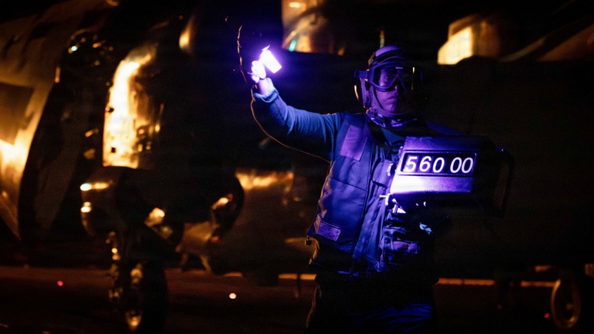 El portaaviones USS Gerald R. Ford, considerado el buque de guerra más grande y avanzado del mundo, protagonizó recientemente un despliegue de operaciones nocturnas en aguas del Caribe. 