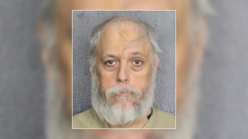 Un hombre de Broward, en Florida (EEUU), fue arrestado tras confesar que intentó asesinar a su madre de 82 años, diagnosticada con demencia, utilizando una sartén y almohadas.  