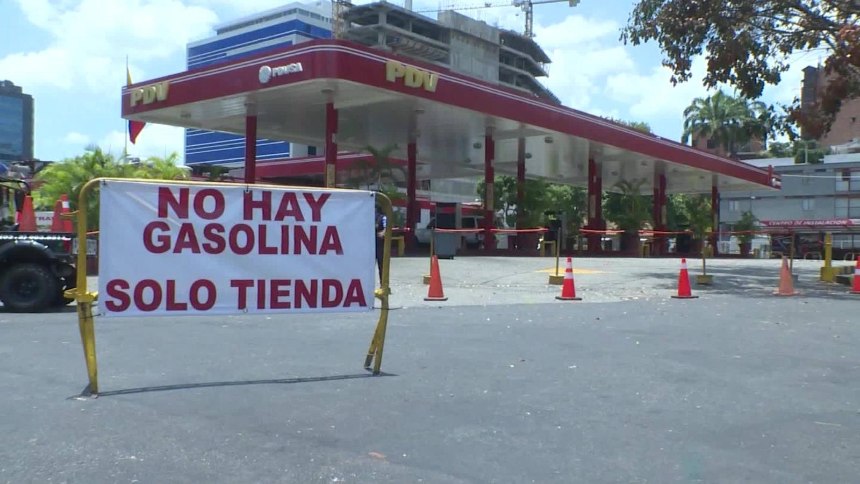 Experto advierte que bloqueo a buques petroleros terminará afectando el abastecimiento interno de gasolina