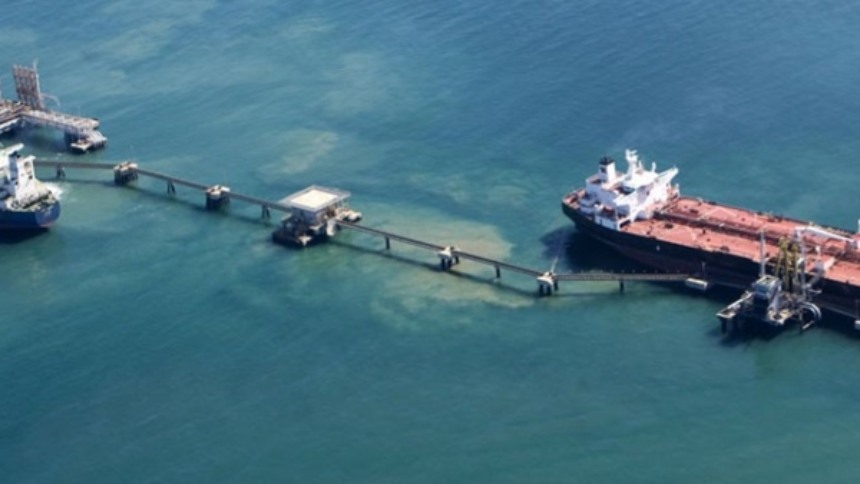 Superpetrolero habría zarpado cargado de crudo pesado venezolano rumbo a los EEUU