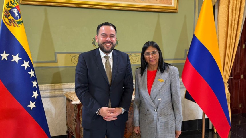 Delcy Rodríguez recibió en Caracas al ministro de Minas y Energía de Colombia