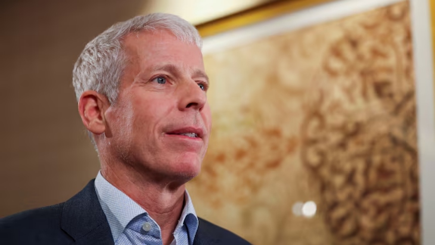 Las proyecciones del secretario de Energía de Estados Unidos, Chris Wright, apuntan a que las ventas de petróleo venezolano bajo el acuerdo bilateral alcanzarán 2.000 millones de dólares al cierre de febrero, una cifra que confirma la aceleración del flujo comercial tras la captura de Nicolás Maduro y la toma de control estadounidense sobre las exportaciones del país. 