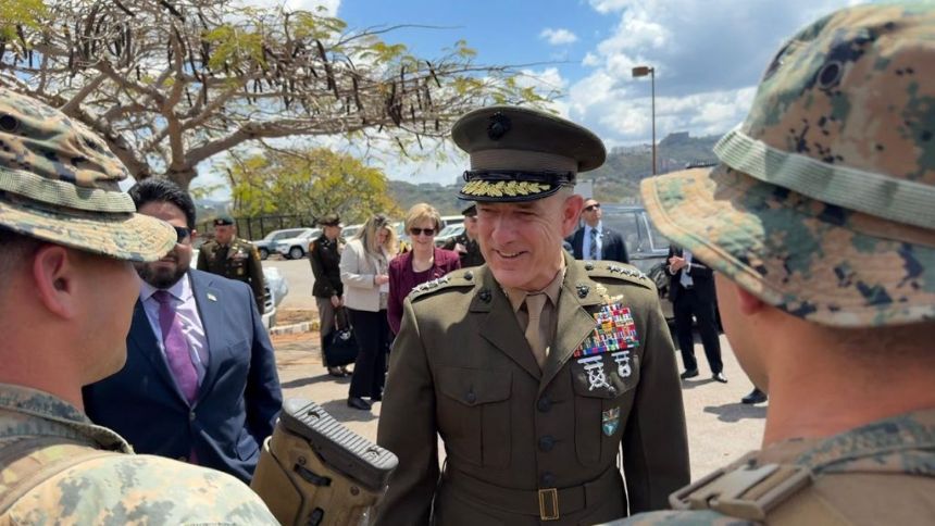 Jefe del Comando Sur de EEUU llegó a Venezuela para 'evaluar seguridad y plan de Trump'