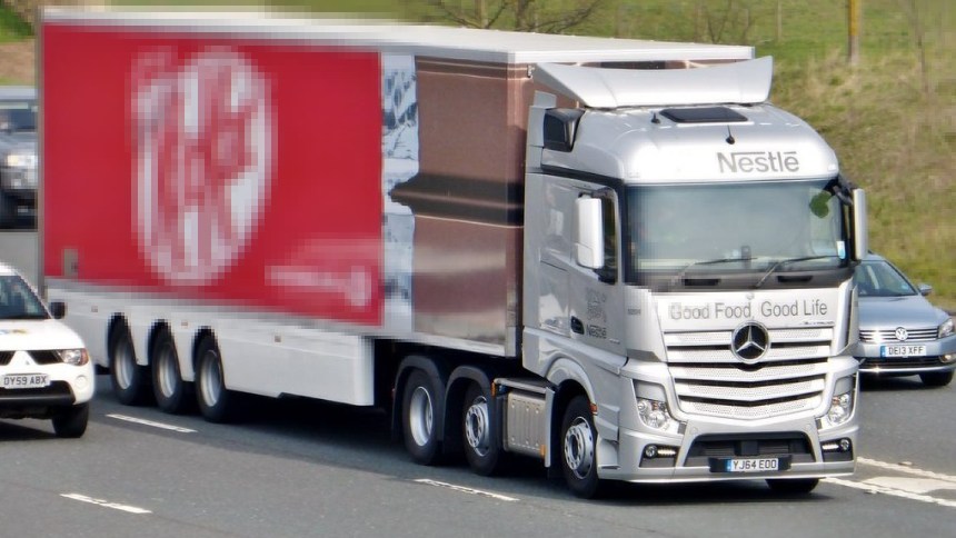 La razón por la que habrían robado un camión cargado con más de 400.000 barras de chocolate en Europa