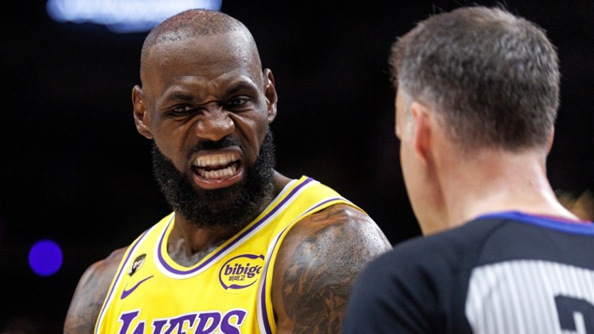 LeBron James se convirtió en el jugador con más partidos en la historia de la NBA en nueva victoria de los Lakers