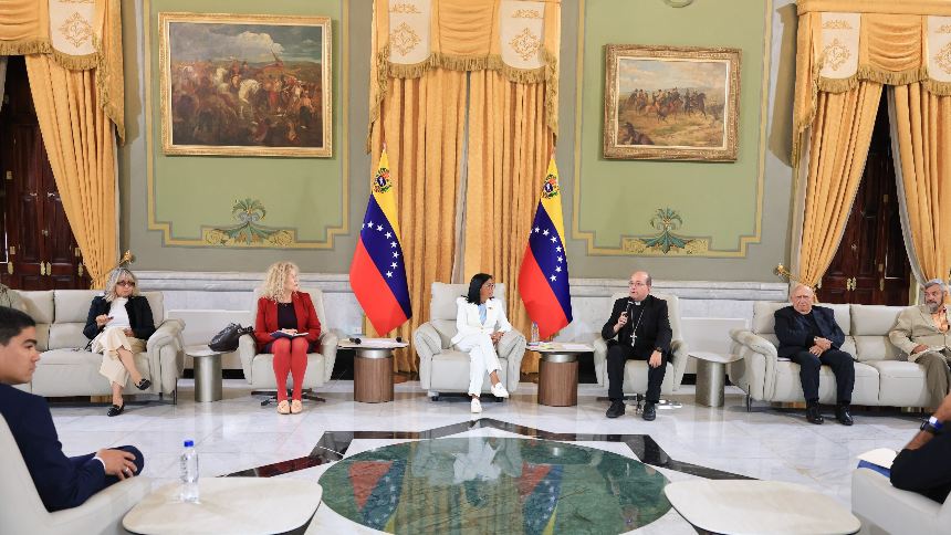 Delcy Rodríguez pide a líderes religiosos hacer seguimiento de la Ley de Amnistía